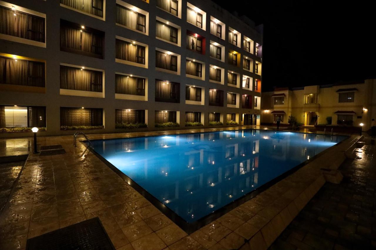 Hotel Atithi, Aurangabad Екстериор снимка