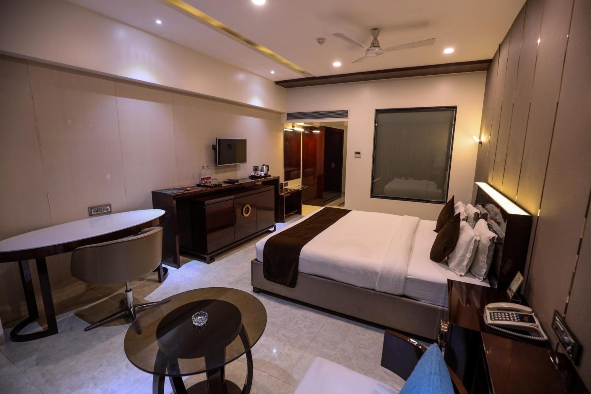 Hotel Atithi, Aurangabad Екстериор снимка