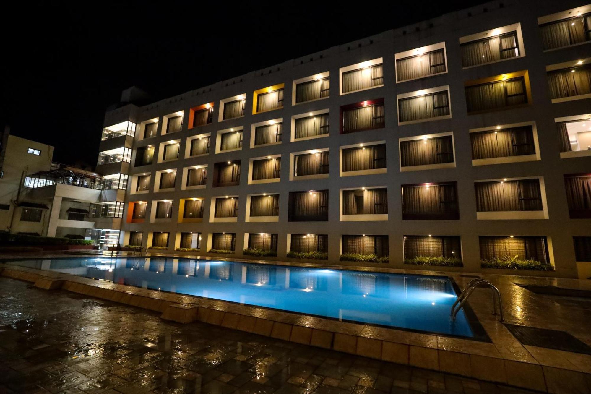Hotel Atithi, Aurangabad Екстериор снимка