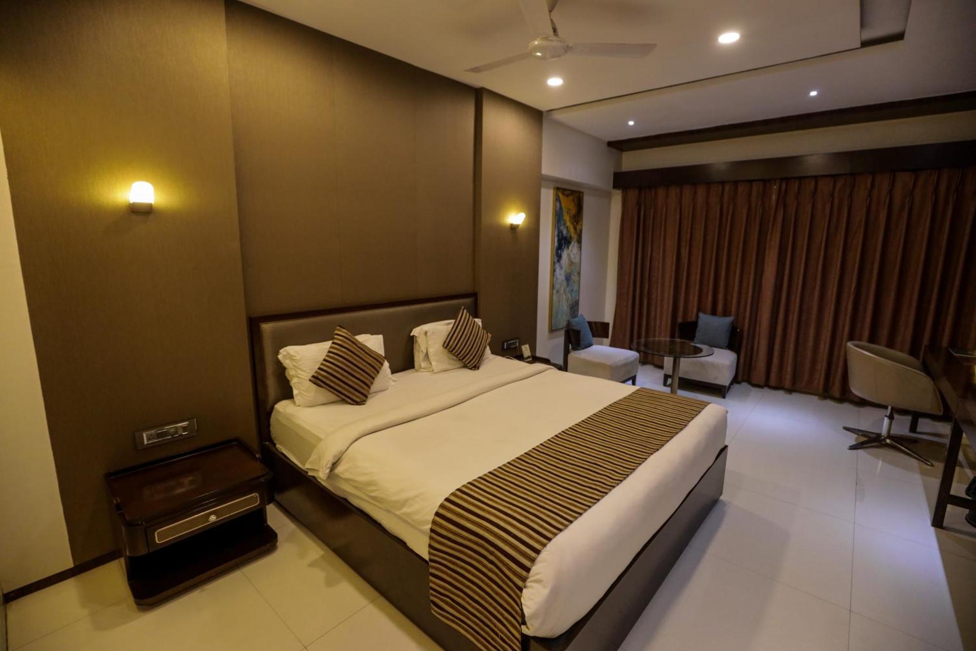 Hotel Atithi, Aurangabad Екстериор снимка