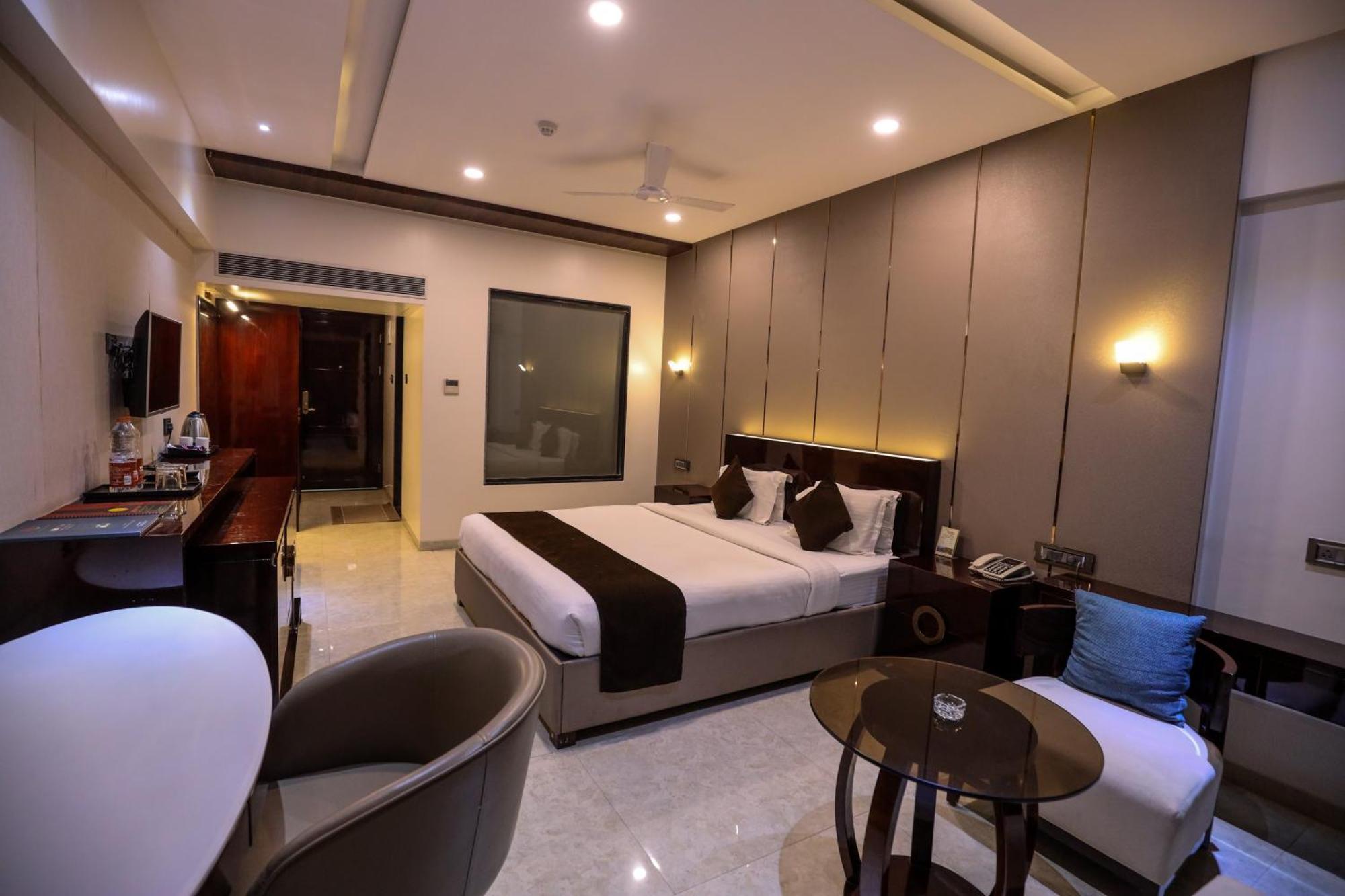 Hotel Atithi, Aurangabad Екстериор снимка