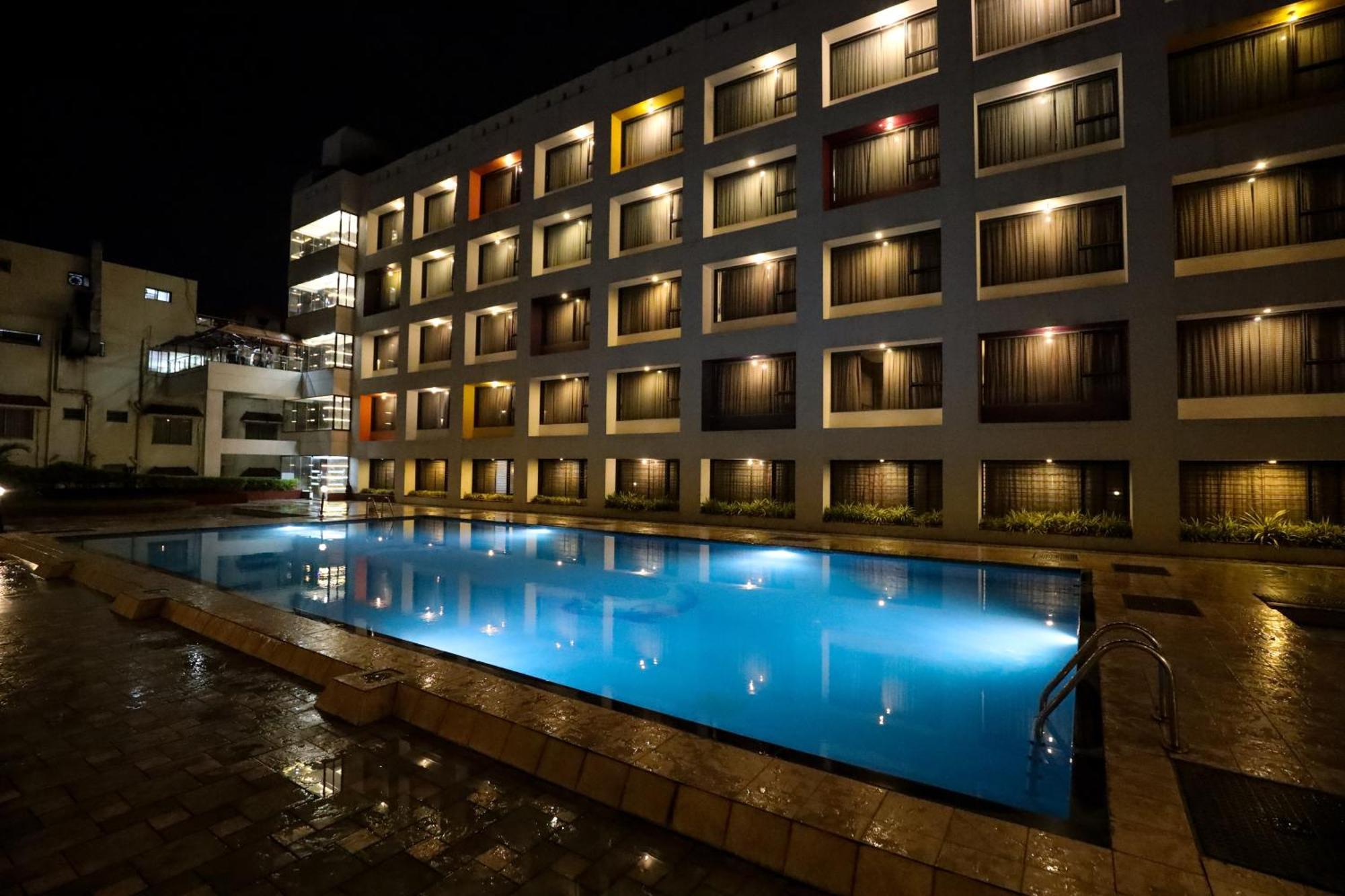 Hotel Atithi, Aurangabad Екстериор снимка